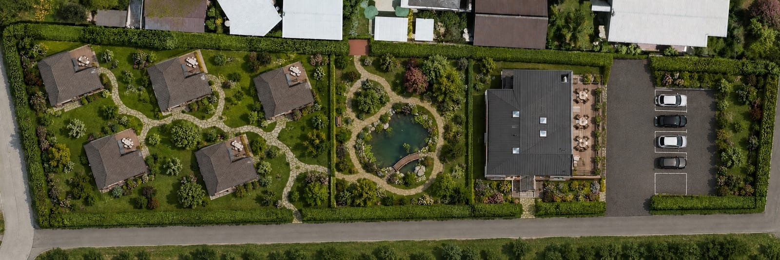 Konzeptbild: die geplante Bungalow-Anlage aus der Luft